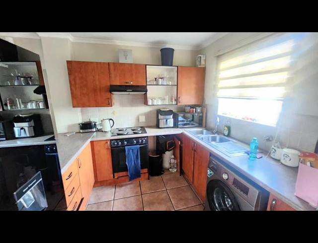 2 BEDROOM TOWNHOUSE FOR SALE IN CASTLEVIEW